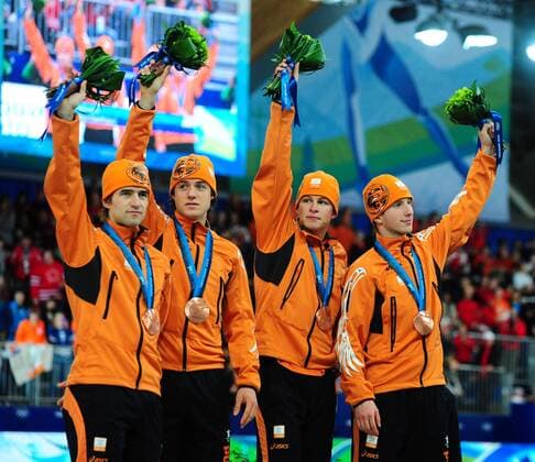 The Netherlands Mark Tuitert, Simon Kuipers, Sven Kramer and Jan Blokhuijsen (L-R) celebrate the bronze medals they earned in men s team pursuit speed skating at the Richmond Olympic Oval in Vancouver, Canada, during the 2010 Winter Olympics on February 27, 2010.  OLY2010022728 o0 Jubel Freude Bronzemedaille o0 Teamwettbewerb