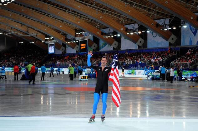 Feb 27, 2010 - Vancouver, British Columbia- CHAD HEDRICK of Team USA helped his team win the silvermedal during the men s team pursuit speed skating finals at the Richmond Olympic Oval during the 2010 Winter Olympic games. This was Hedrick s final race of his career. - ZUMAk51 o0 Teamwettbewerb Jubel Freude Sieg Olympiasieg