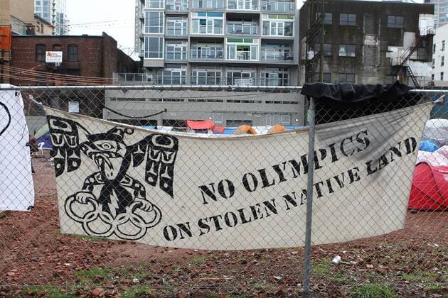 no olympics on stolen native land - Obdachlosen Protest am Rande der 21. Olympische Winterspiele in Vancouver; 27 02 2010 - o0 Plakat, Spruchband, Objekte Schriftzug