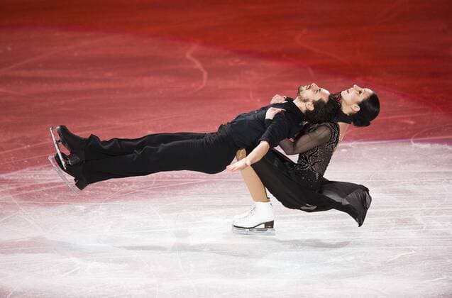 Federica FAIELLA und Massimo SCALI, ITA, Aktion, Eiskunstlaufen Schaulaufen Exhibition Gala Presentation, am 27.02.2010 XXI. Olympische Winterspiele 2010, vom 12.02. - 28.02.2010 in Vancouver Kanada. o0 Paar, Paarlaufen o00 kurios Geschlechterrollen Mann und Frau