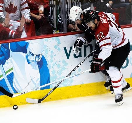 Dan Boyle (R) of Canada defends during the men s icehockey goldmedalgame with the United States at the 2010 Winter Olympic Games in Canada Hockey Place, Vancouver, Canada, Feb. 28, 2010. . (28) 