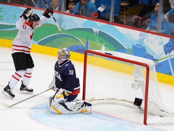 Canada s Sidney Crosby celebrates as he score on USA s goalie Ryan Miller to win in overtime of the goldmedal men s ice hockey game at Canada Hockey Place in Vancouver, Canada, during the 2010 Winter Olympics on February 28, 2010.  OLY2010022816 o0 Jubel Freude Freud und Leid