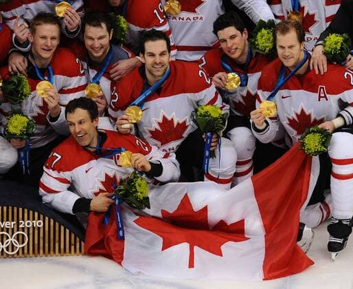 Team Canada celebrates their medals after beating USA in overtime of the gold medal men s ice hockey game at Canada Hockey Place in Vancouver, Canada, during the 2010 Winter Olympics on February 28, 2010.  OLY2010022867 o0 Sieg, Sieger, Olympiasieg, Olympiasieger, Freude