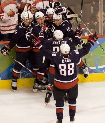 Feb. 28, 2010 - Vancouver, British Columbia, Canada - Olympics Men s Hockey - USA celebrates Zach Parise game tying goal in the third period sending the game into overtime in the Men s GoldMedal Hockey game at the 2010 Winter Olympic on February 28, 2010 in Vancouver, British Columbia. - ZUMAj89 o0 Jubel Freude