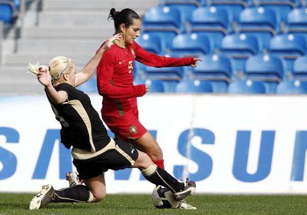 Fussball, Algarve Cup 2010, Frauen, Portugal vs. Österreich, Carla Couto (POR, re), Susanna Höller (AUT, li)