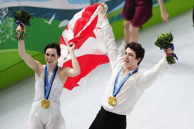 Olympische Winter Spiele Vancouver 2010, ,Olympiasieger Tessa VIRTUE and Scott MOIR (Kanada) xHOCHxZWEIx xnewsportx  o0 Sieg Olympiasieg Jubel Freude
