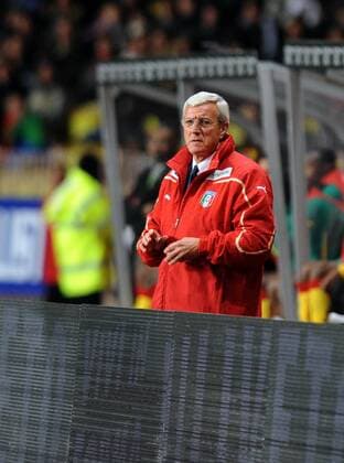 Nationaltrainer Marcello Lippi (Italien) - Italien (blau) - Kamerun (grün) - nicoloxzangirolami