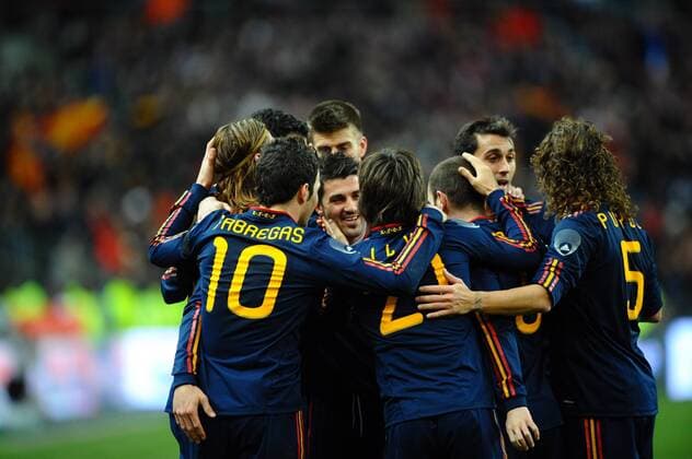 Frankreich (weiß) - Spanien (blau) - Torjubel Spanien um den Torschützen David VILLA (Mitte) - AnthonyxBibardxFEP - 