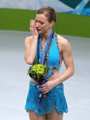Feb. 26, 2010 - Vancouver, British Columbia, Canada - February 26, 2010 JOANNIE ROCHETTE (Canada) cries during the medal ceremeny for the Ladies Free Skating Program  - ZUMAt14 o0 Siegerehrung Bronze, Bronzemedaille, Medaille Emotionen weinen Tränen Tod Trauer Mutter
