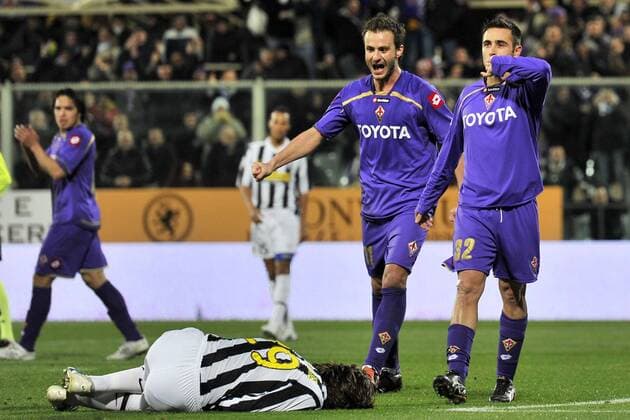 ACF Fiorentina AC (Blau) vs Juventus Turin (Weiß): Jubel Marco Marchionni r. und Alberto Gilardino, Paolo De Ceglie verletzt  o0 Jubel Freude kurios