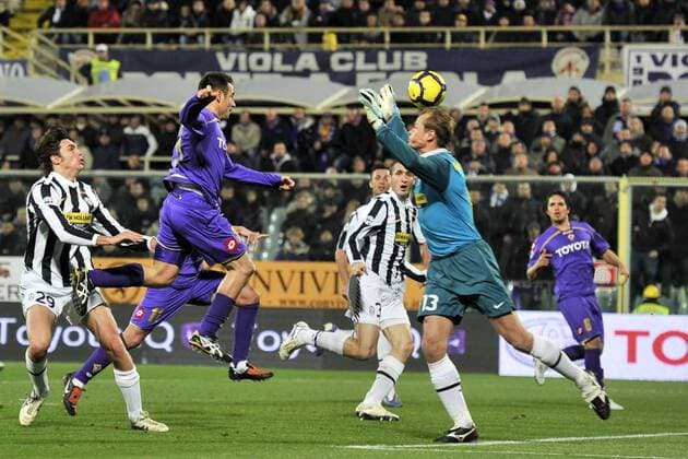 ACF Fiorentina AC (Blau) vs Juventus Turin (Weiß): Tor Marco Marchionni 2.l. vs Torwart Alexander Manninger 