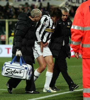 Paolo De Ceglie Juventus verletzt - ACF Fiorentina AC (Blau) vs Juventus Turin (Weiß) xBIBIx