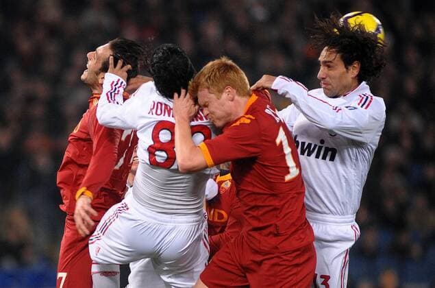 Alessandro Nesta (AC Mailand, re.) gegen John Arne Riise (AS Rom). AS Rom - AC Mailand. Serie A. Roma, 06 03 2010 - MassimoxOliva