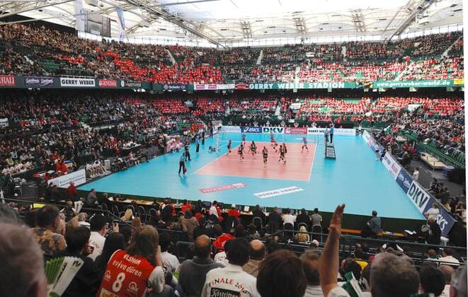 DVV Pokalfinale 2009 2010 im Gerry Weber Stadion (Halle Westfalen) o0 Zuschauer Zuschauerperspektive