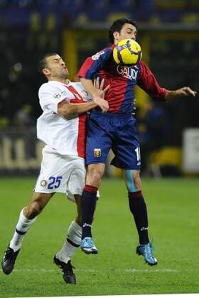 07.03.2010, Serie A, Inter Mailand (weiß) - CFC Genua 1893 (blau): Raffaele Palladino (R) gegen Walter Samuel  o0 FC
