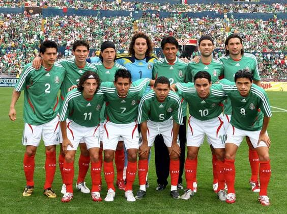Mexico team group line-up (MEX), MARCH 25, 2007 - Football : (Top row L-R), Ricardo Osorio, Jonny Magallon, Gerardo Torrado, Guillermo Ochoa, Claudio Suarez, Rafael Marquez, Francisco Fonseca (Bottom row L-R), Andres Guardado, Alberto Medina, Ramon Morales, Omar Bravo, Gonzalo Pineda during the International friendly match in Monterrey - (2007061509480392) o0 Totale Testspiel