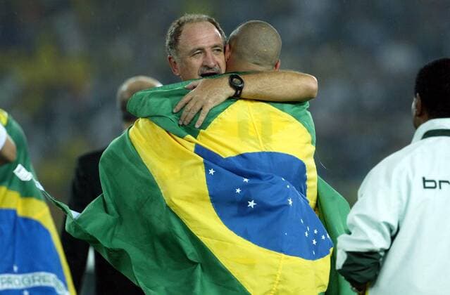 (L to R) coach Luiz Felipe SCOLARI and RONALDO Brazil 2002 FIFA WORLD CUP FINAL BRAZIL 2-0 GERMANY 2002 06 30 Yokohama (735)  (2002070318314417) o0 Freude Sieg Weltmeister Jubel Nationaltrainer
