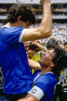 Diego Maradona (ARGENTINA, R), JUNE 22, 1986 - Football : Diego Maradona of Argentina celebrates victory after the World Cup QuarterFinal match between England - Argentina at the Azteca Stadium in Mexico City, Mexico. Argentina won 2-1. (395)  (200503161639003) o00 Viertelfinale o0 Jubel Freude
