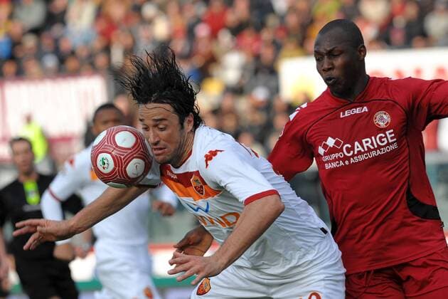Luca TONI, Roma, Nelson Enrique RIVAS, Livorno - 14 3 2010, AS Livorno (rot) - AS Rom (weiß) ANDREAXSTACCIOLI