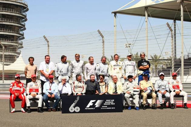 Gruppenbild mit den Weltmeistern der Formel 1 hi.v.li.: Alain Prost FRA, Alan Jones Australien, Nigel Mansell England, Mika Häkkinen FIN, Jacques Villeneuve Kanada, Keke Rosberg FIN, Jody Scheckter RSA, Michael Schumacher GER Mercedes GP, Damon Hill England; vorn: Fernando Alonso ESP Ferrari, Jenson Button England McLaren, Niki Lauda AUT, F1 Chef Bernie Ecclestone England, Mario Andretti USA, FIA Präsident Jean Todt FRA mit seiner Ehefrau Michelle Yeoh Malaysia, Jack Brabham Australien, Jackie Stewart Schottland, John Surtees England, Emerson Fittipaldi BRA, Lewis Hamilton (England McLaren)  o0 Bande Shooting Gruppenfoto Totale o00 Präsentation, Pressetermin