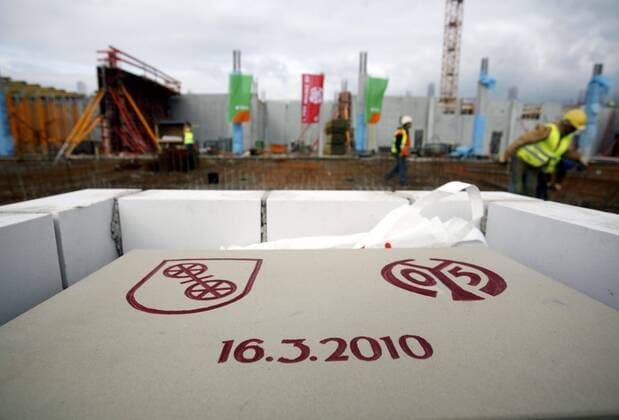 Fußball, Stadiongeschichte 1. FSV Mainz 05 16.03.2010 Baustelle Coface-Arena FSV Mainz 05, Grundsteinlegung zum 105 Jährigen Jubiläum Mainz o0 Sportstätte, o00 Stadion