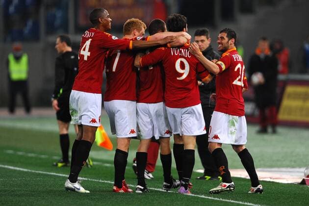 Rom, 20.3.2010, AS Rom (rot) - Udinese Calcio (gelb), Serie A 2009 2010: Mirko Vucinic (9) jubelt  o0 Jubel Freude