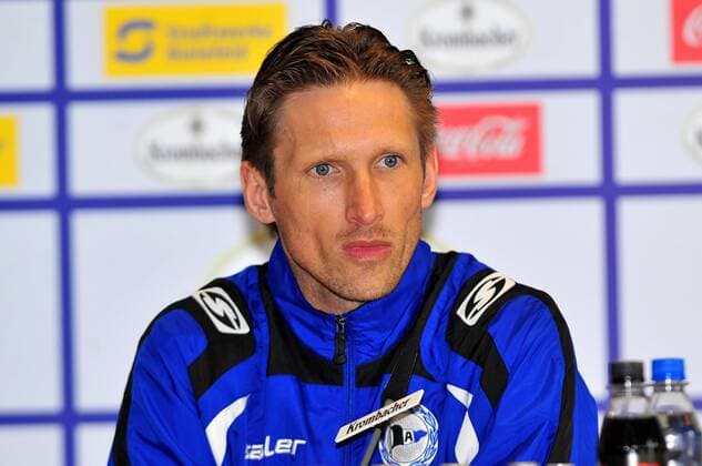 20-03-2010 Fussball Herren 2.Bundesliga Arminia Bielefeld Pressekonferenz Detlev DAMMEIER -Geschäftsführung Sport- ArmBielefeld Trainer o0 Funktionär