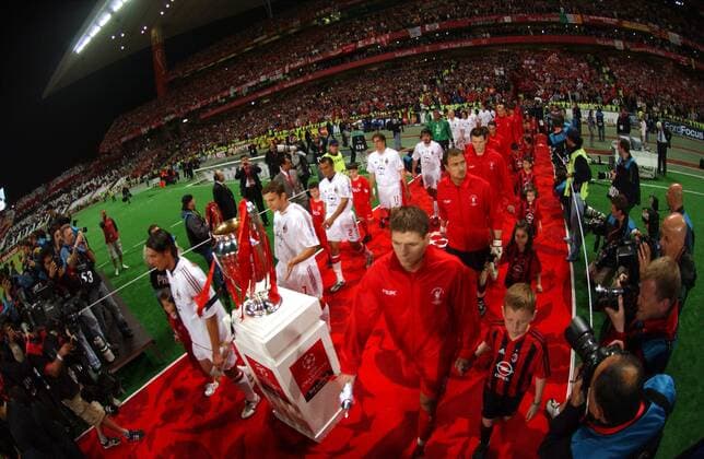 MAY 25, 2005 - Football : The ambiance shot before the UEFA Champions League final match 2004-2005 season between Liverpool FC and AC Milan on May 25, 2005 at the Ataturk Olympic Stadium in Istanbul, Turkey. (200505271143166) o0 Pokal, Trophäe, Objekte, fisheye, Fotograf, Sportfotograf, Kinder, Finale