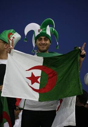 Algeria Supporter. Semifinal. African Cup of Nations. Benguela. 28.01.2010 -  - o0 Länderspiel, Nationalteam, Fan, Zuschauer,Fahne, Nationalfahne, Objekte