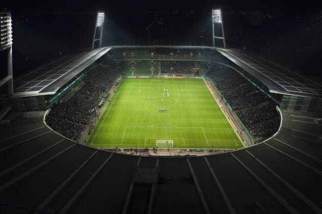 Weserstadion von oben Heimspielstätte von SV Werder Bremen o00 Abend Nacht Flutlicht Dach, Dachkonstruktion Stadiondach o0 Vogelperspektive, oben 1. BL