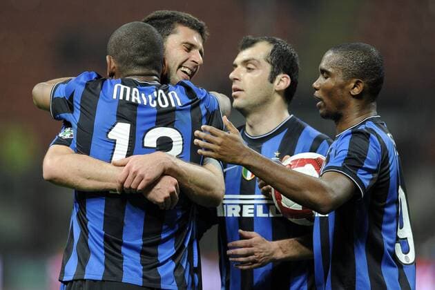 Inter Mailand (blau)-AS Livorno : Jubel um Torschütze Maicon (li.)  o0 Freude