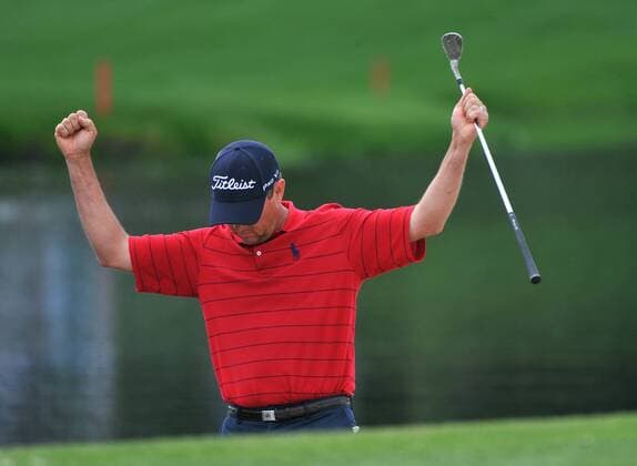 Davis Love III. (USA) celebrates after sinking a chip from out of a bunker on the 17th hold during the second round of the Arnold Palmer Invitational at the Bay Hill Club and Lodge in Orlando, Florida on March 26, 2010.  ORL20100326303 o0 Jubel, Freude,