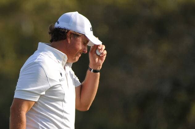 Phil Mickelson (USA) acknowledges the gallery after making a putt on the 13th green during the second round of the Arnold Palmer Invitational at the Bay Hill Club and Lodge in Orlando, Florida on March 26, 2010.  ORL20100326310