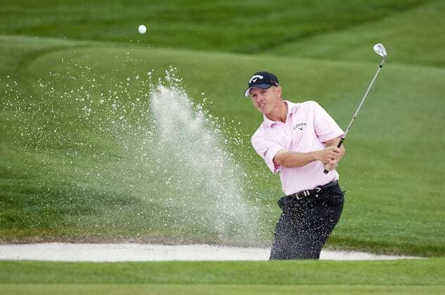 March 26, 2010: Derek Lamely (USA) hits out of the green side bunker on the 8th during 2nd round golf action of the Arnold Palmer Invitation held at Arnold Palmer s Bay Hill Club & Lodge in Orlando, FL - ZUMAcg2 o0 Sand Sandbunker Bunkerspiel Versenkung