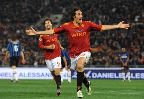 Luca TONI (AS Rom, li.) - Roma 27 3 2010 Stadio Olimpico. AS Rom (rot) - Inter Mailand (schwarz blau), Serie A 2009 2010 - ANDREAXSTACCIOLI o0 Jubel, Freude