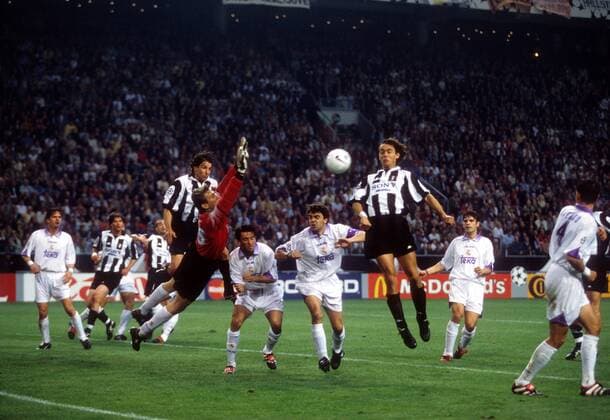 Filippo Inzaghi (Juventus Turin, 3. v. re.) gegen Torwart Bodo Illgner (Real Madrid) Fußball EC 1 Herren Champions League Finale 1997 1998, Real Madrid - Juventus Turin 1:0 Totale Amsterdam Dynamik, Abwehr, Kampf,