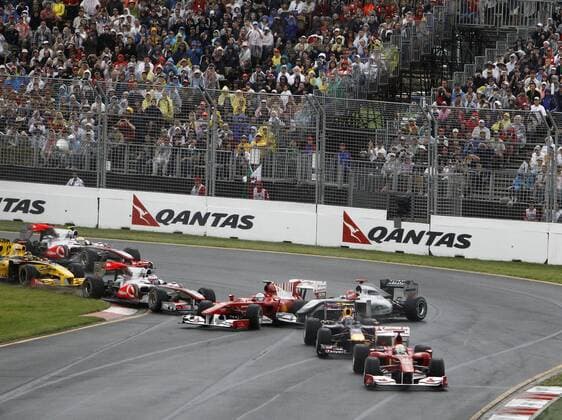 Motorsports Formula 1: World Championship 2010, GP of Australia, Start, Crash, 08 Fernando Alonso (ESP, Scuderia Ferrari Marlboro, C), 03 Michael Schumacher (GER, Mercedes GP Petronas, 3R), xHOCHxZWEIx
