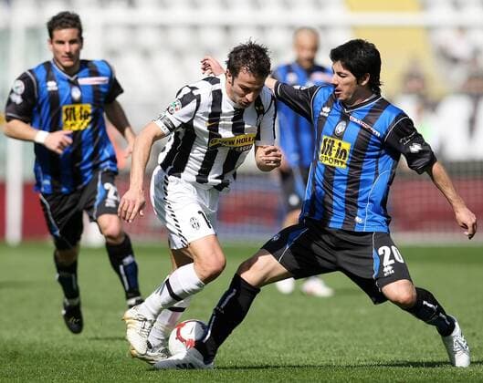 Turin 28 03 2010 - serie A Juventus Turin (Weiß) - Atalanta Bergamo (Blau): Alessandro Del Piero Mitte-Andres Valdes r.