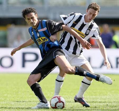 Turin 28 03 2010 - serie A Juventus Turin (Weiß) - Atalanta Bergamo (Blau): Nicola Maoruso l.-Claudio Marchisio 