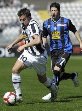 Alessandro Del Piero (Juventus) - Valdes Zapata (Atalanta) - Turin 28 03 2010 Stadio Olimpico Juventus Turin (Weiß) vs Atalanta Bergamo (Blau) - Serie A giorgioxperottino