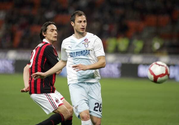 Stefan Radu (Lazio Rom, re.) - Filippo Inzaghi (AC Milan)