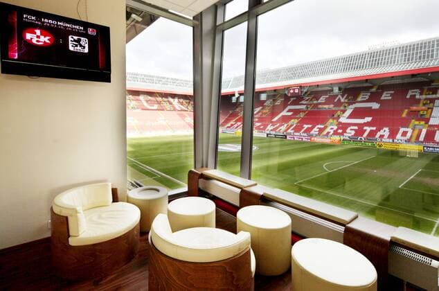 FUSSBALL: 2. Bundesliga, 1. FC Kaiserslautern, Lautern, 29.03.2010, Fritz Walter Stadion, Business Loge - o00 Fotostory