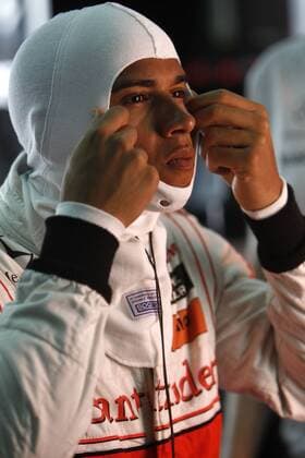 Motorsports Formula 1: World Championship 2010, GP of Malaysia, 02 Lewis Hamilton (GBR, Vodafone McLaren Mercedes), o0 Maske, Schutzmaske, Feuermaske, Feuerschutz, Feuerschutzmaske, Schutz,