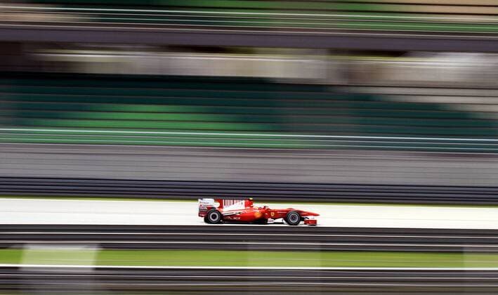 Fernando Alonso, Scuderia Ferrari, F1 GP Malaysia, Sepang, 03.04.10 o0 Dynamik Panshot o00 Totale