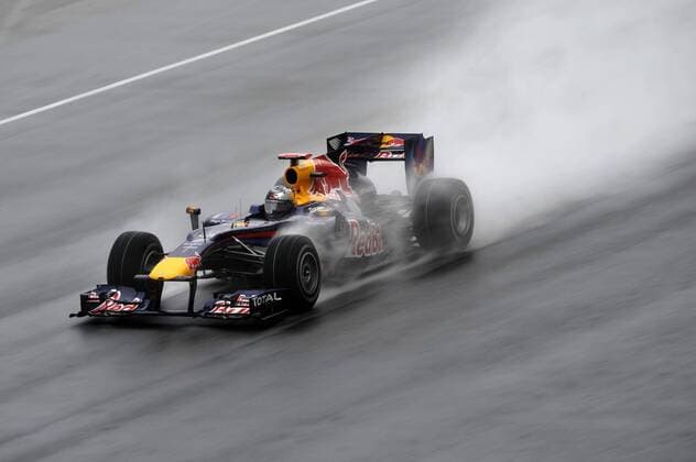 Sebastian VETTEL (GER),Red Bull Racing, . Qualifying,Formel 1 ,GP von Malaysia ,Sepang Circuit,Kuala Lumpur am 03.04.2010. o0 Wasser Wasserspritzer Regen Regenrennen