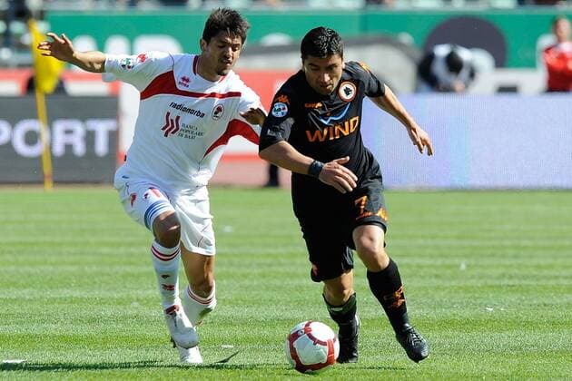 Bari 03.04.2010, AS Bari - AS Rom: David Pizarro (Rom, re.) gegen Vitor Barreto (Bari) 