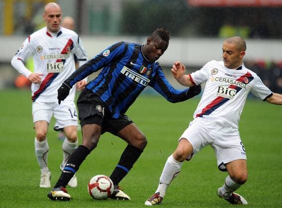 Mario BALOTELLI (Inter) - 03.04.2010, Inter Mailand (blau) vs. FC Bologna (weiß) - NicoloXZangirolami
