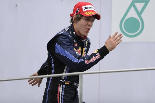 Sieger Sebastian VETTEL (GER), Red Bull Racing, vollführt einen Siegertanz - Rennen, Formel 1, GP von Malaysia, Sepang, 04.04.2010 o0 Sieg, Sieger, Siegerehrung Freude