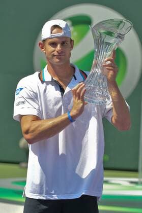 April 4,2010 Andy Roddick (USA) - ATP Singles Final to win at the 2010 Sony Ericsson Open in The Crandon Park Tennis Center in Miami FL - ZUMAcn2 o0 Sieg, Sieger, Trophäe Pokal Objekte Freude