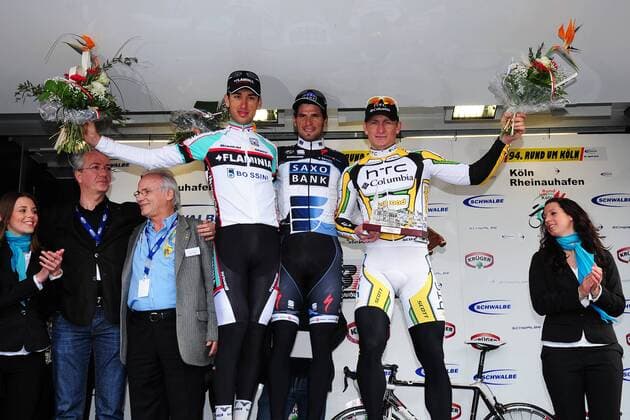 Siegerehrung Rund um Köln 2010, v.li.: Dritter Enrico Rossi (ITA Ceramica Flaminia), Sieger Juan-Jose Haedo (ARG SAXO Bank), Andre Greipel (GER HTC-Columbia) - Gummersbach - Köln o0 Jubel,